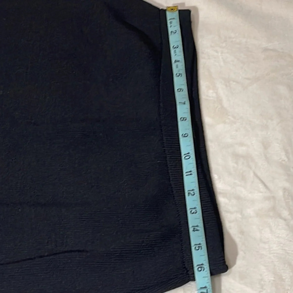 St. John Basics Mid-Length Skirt in Black size 14 - Picture 5 of 9